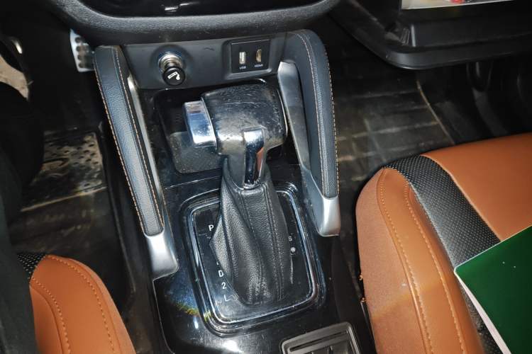 Used BAIC Senova X35 2016 1.5L Automatic Luxury Edition Gear Lever