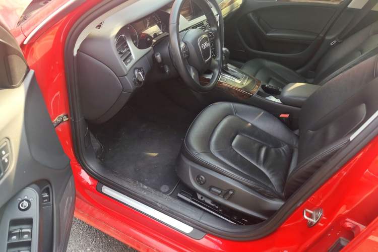 Used Audi A4L 2012 2.0 TFSI automatic Comfort trim level