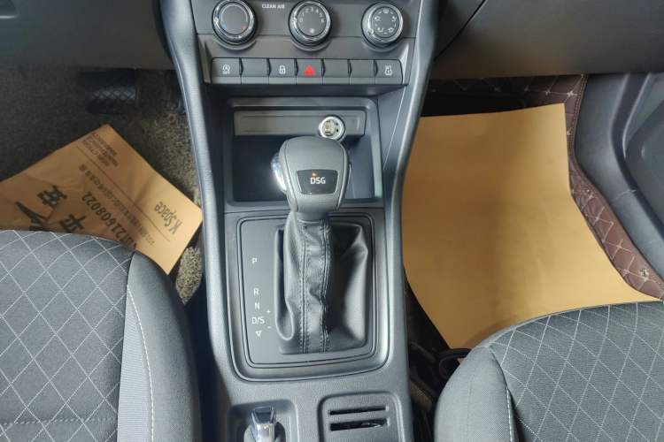 Used Skoda Karoq 2018 TSI230 Standard Edition Gear Lever
