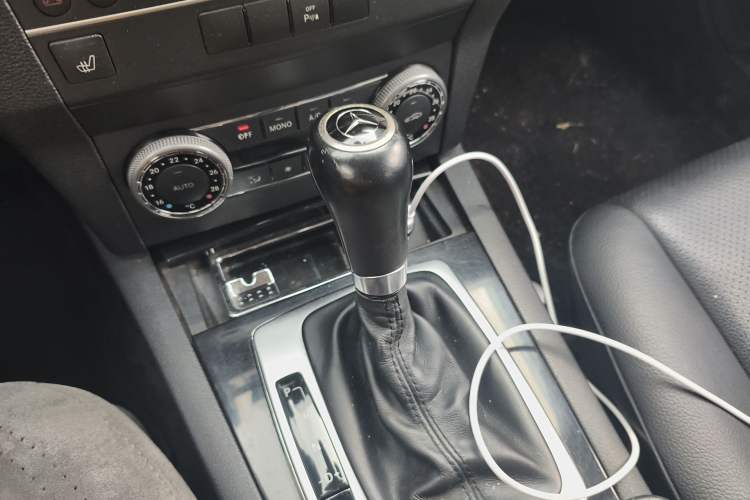 Used Mercedes-Benz GLK-Class 2011 GLK 300 4MATIC Dynamic Model Gear Lever