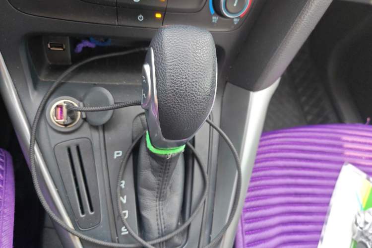 Used Ford Focus 2018 Hatchback Classic 1.6L Automatic Comfort Plus SmartDrive Edition Gear Lever