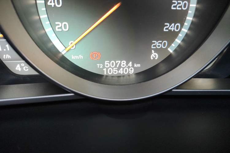 Used Volvo V40 2016 T3 Smart Luxury Edition