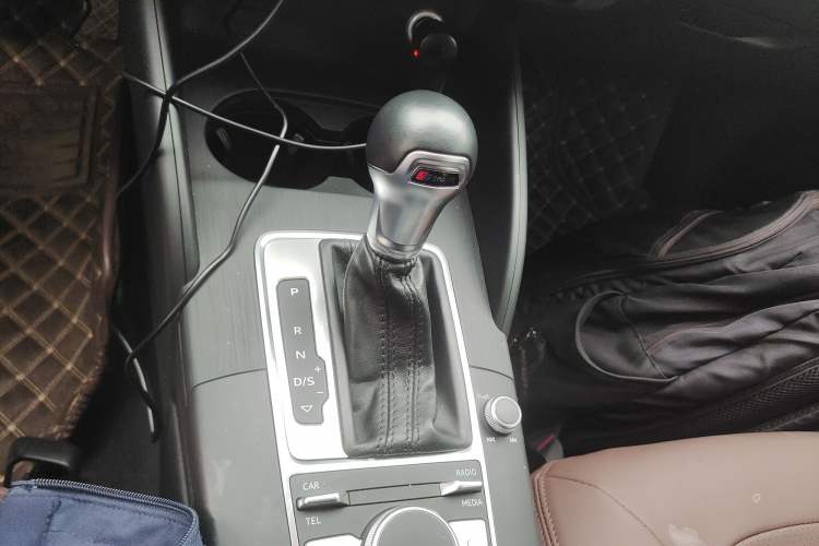 Used Audi A3 2017 Limousine 35 TFSI Ambition Edition Gear Lever