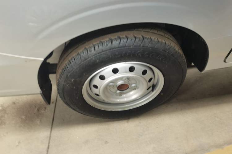 Used Wuling Hongguang V 2022 1.5L Jingqu Edition Enclosed-Window Vehicle with Hydraulic Power Steering LAR
