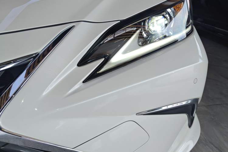 Used Lexus ES 2022 200 Excellence Edition
