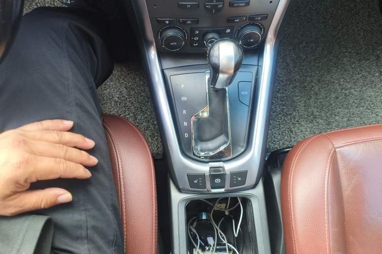 Used Opel Antara 2013 2.4L 4x4 Luxury Edition
