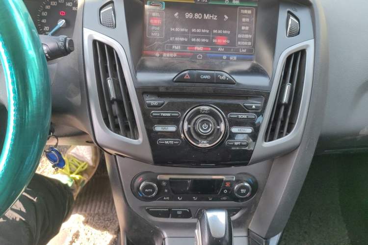 Used Ford Focus 2012 Hatchback 1.6L Automatic Fashion Edition Audio And AC Panel