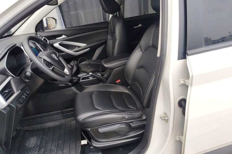 Used Baojun 530 2021 Global Car Anniversary Edition 1.5T Manual Luxury Model 6 Seats
