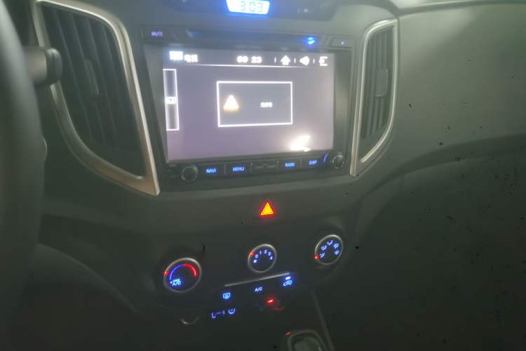 Used Hyundai ix25 2015 1.6L Automatic Two-Wheel Drive Smart GLS Trim Audio And AC Panel