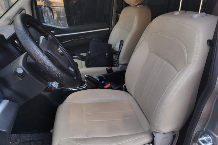 Used FORTHING Lingzhi 2023 M5L 1.6L Base Model 7 Seats
