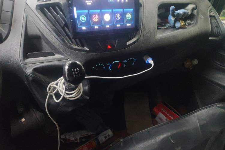 Used Ford Transit 2019 2.0T Diesel Multi-Purpose Commercial Vehicle Mid-Drive Mid-Roof 6-Seater China VI Standard