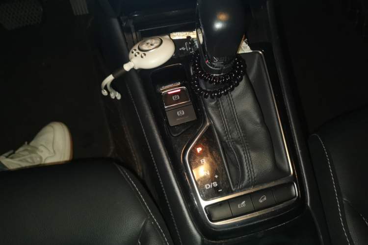 Used Roewe RX3 2018 1.6L CVT Flagship Edition Gear Lever