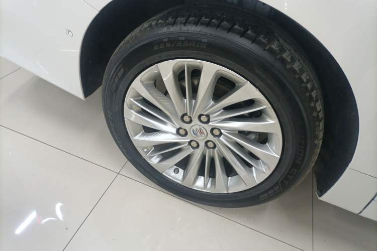 Used Buick Century 2023 2.0T Six-Seater Yinshi Edition
