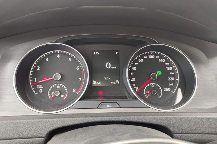 Used Volkswagen Golf 2014 1.4TSI Automatic Luxury Model
