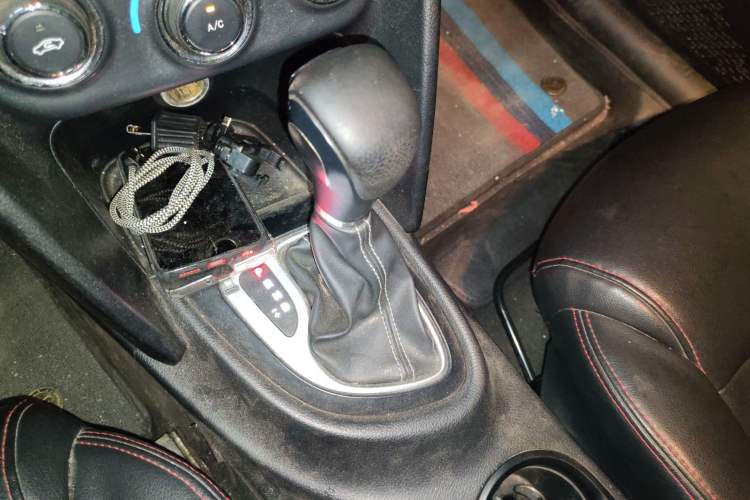 Used Fiat Viaggio 2015 1.4T Automatic Enjoyment Edition Gear Lever