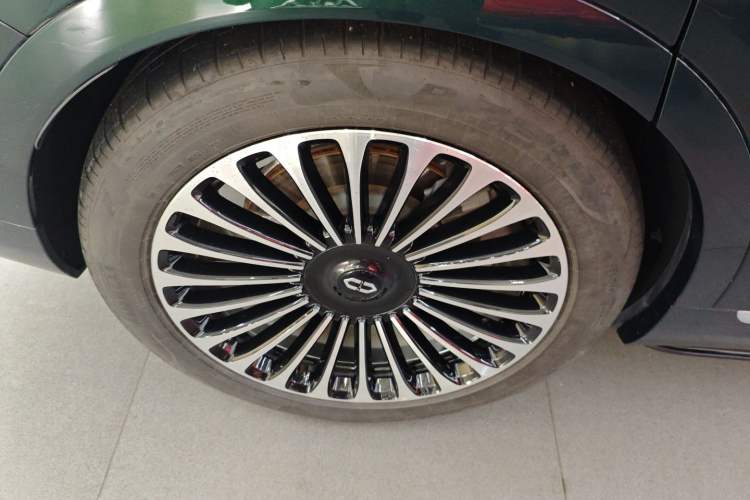 Used Hima AITO M9 2025 Pure Electric Ultra Version 100 kWh 6-Seater Model Exterior 5