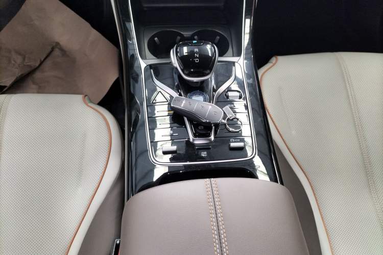 Used BYD Qin PLUS 2023 Champion Edition DM-i 55KM Superior Model Gear Lever