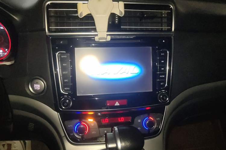 Used Haval H6 2015 Sport Edition 1.5T Automatic Two-Wheel Drive Luxury Model Audio And AC Panel