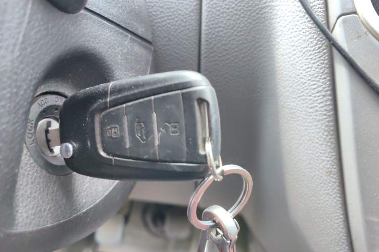 Used SAIC MAXUS Xintu V80 2021 2.0T Manual Classic Aoyuntong Long Wheelbase Mid-Roof 6/7/8/9-Seater
