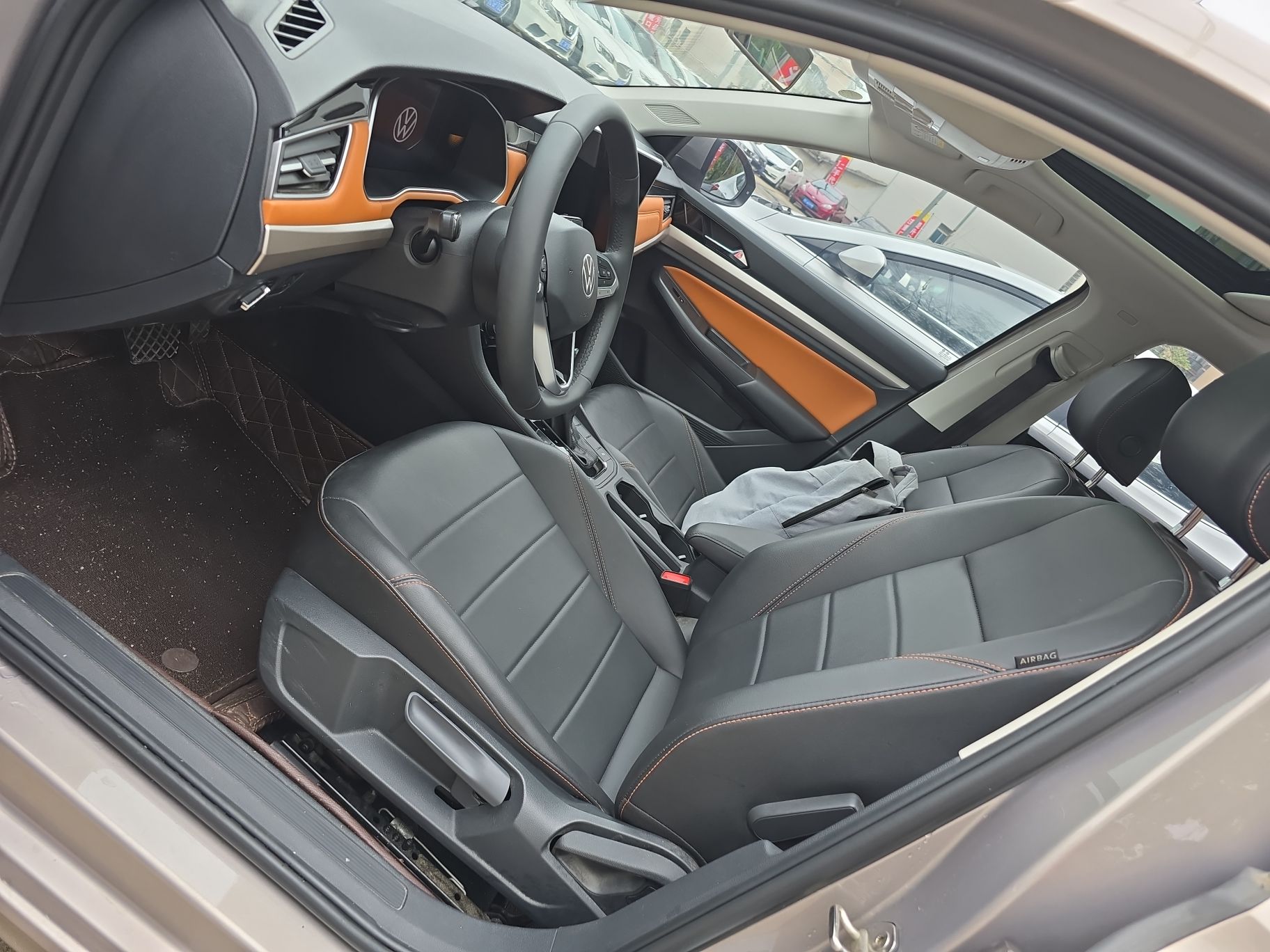 Interior delantero
