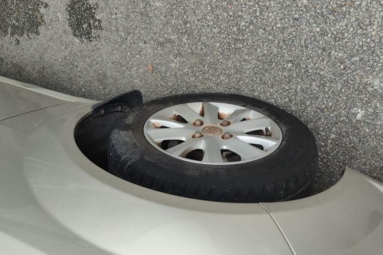 Used Buick Excelle 2015 1.5L Manual Classic Trim Left Front Wheel Hub