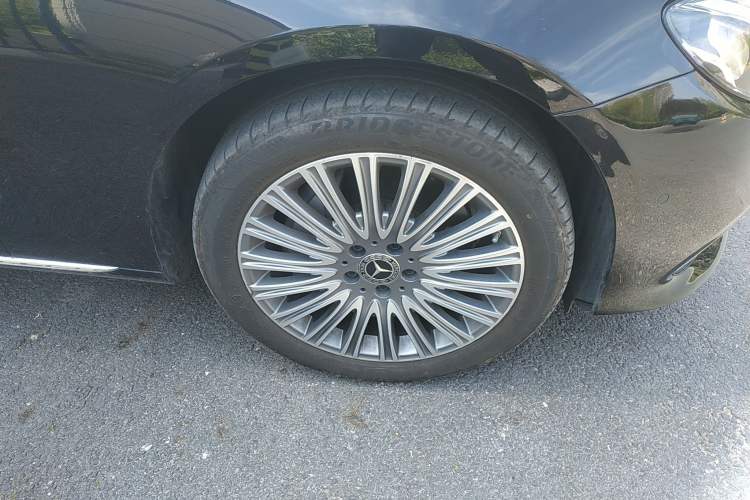 Used Mercedes-Benz E-Class 2020 E 300 L Luxury Model Right Front Wheel Hub