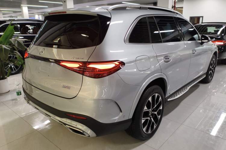 Used Mercedes-Benz GLC 2023 GLC 260 L 4MATIC Luxury 7-Seater Rear Right 45 Deg