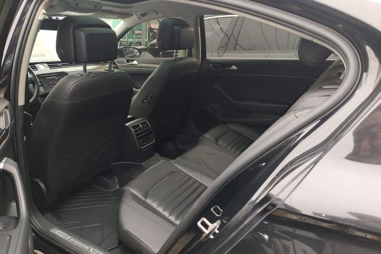 Used Volkswagen Magotan 2019 330TSI DSG Luxury Version China VI Standard Left Rear Seat