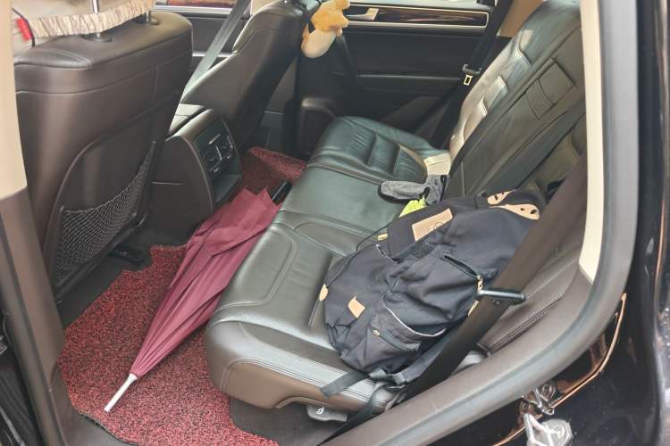 Used Volkswagen Touareg 2011 3.0 TSI Standard Version Left Rear Seat