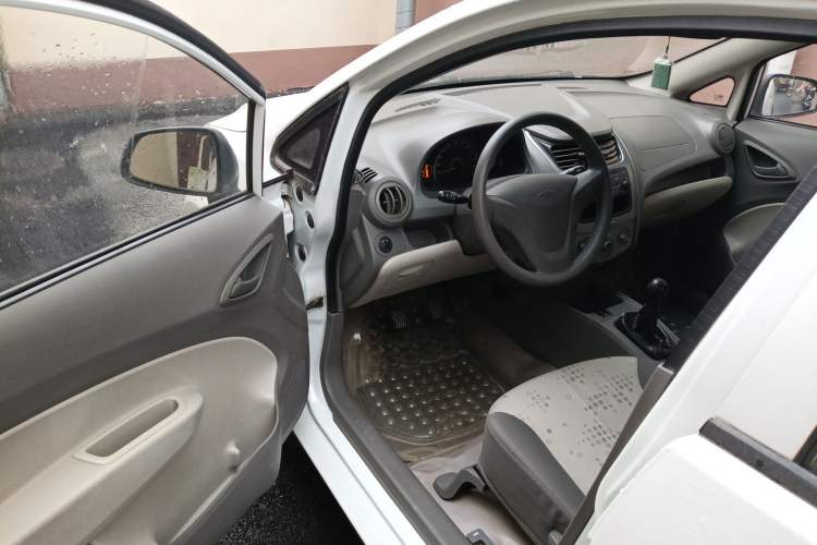 Used Chevrolet Sail 2010 Sedan 1.2L Manual Fashion Edition Driver Seat