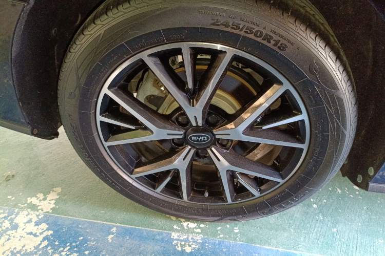 Used BYD e9 2021 Business Edition
