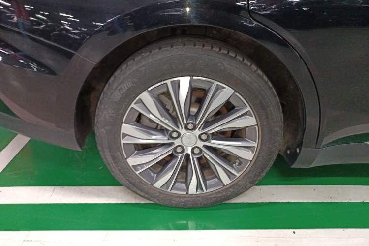 Used Hongqi E-QM5 2022 431 km Charge & Enjoy Edition