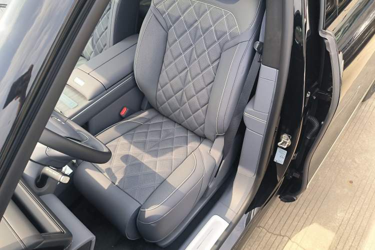 Used Nio ES8 2026 Model 6-seat Executive Luxury Edition Left Front Seat