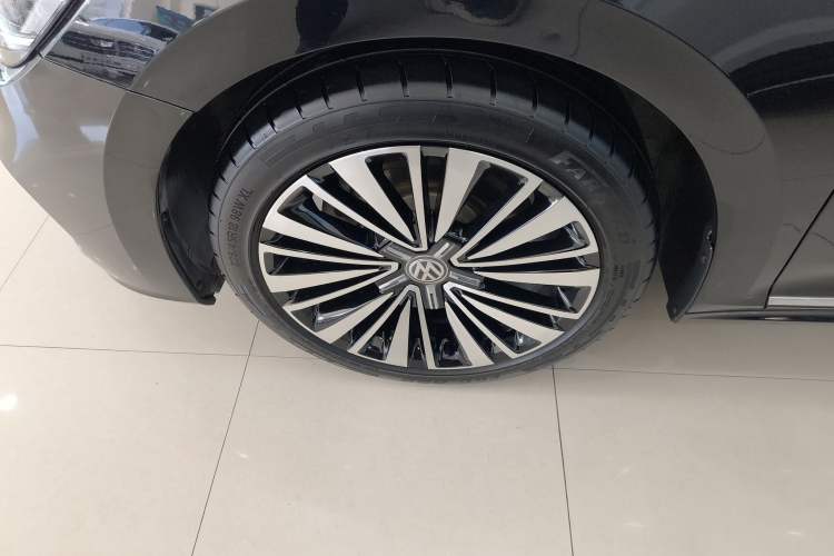 Used Volkswagen Passat 2019 330TSI Luxury Edition China VI Standard Exterior 4