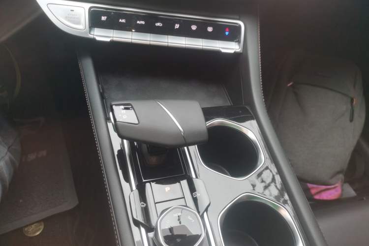 Used CHANGAN Eado 2024 PLUS Blue Whale NE 1.4T GDI DCT High-Energy Edition Gear Lever