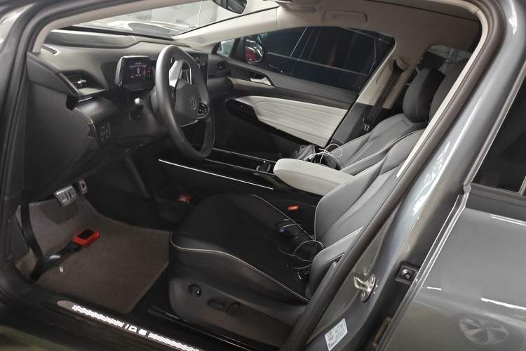 Used Volkswagen ID.6 X 2023 Pure Long-Range Version Left Front Seat