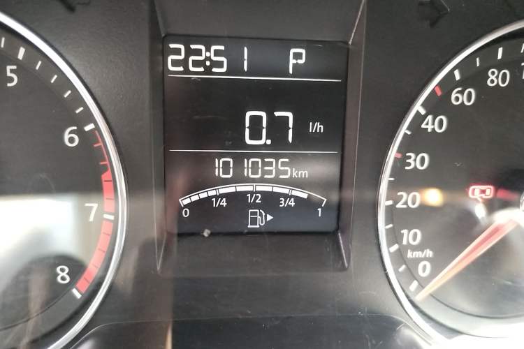 Used Volkswagen Santana 2015 Haval H6 1.6L Automatic Comfort Model Odometer Close Up