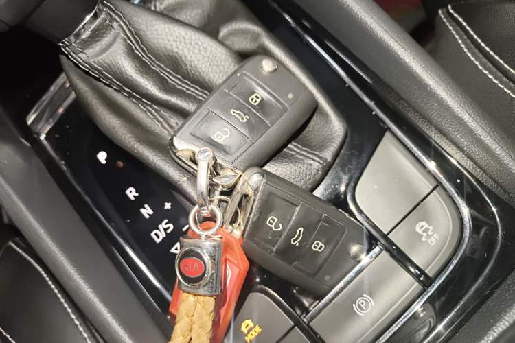 Used Skoda Kodiaq 2017 TSI330 7-Seater Two-Wheel-Drive Luxury Edition Interior 1