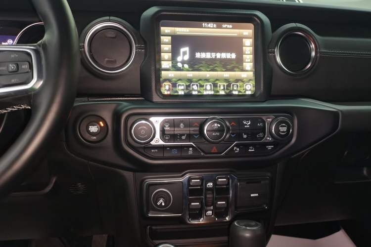 Used Jeep Wrangler New Energy 2021 Four-Door 2.0T 4xe Sahara Audio And AC Panel