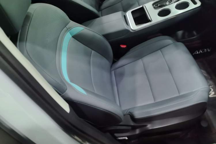 Used AION Y 2023 Plus 510 Smart Edition Right Front Seat