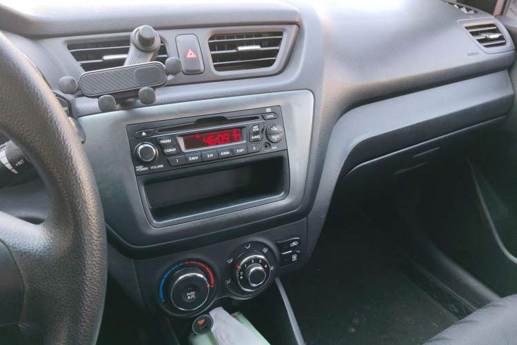 Used Kia K2 2012 Sedan 1.4L MT GLS Commemorative Edition
