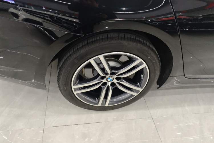 Used BMW 5 Series 2023 530Li Leading Edition Luxury Package Right Rear Wheel Hub