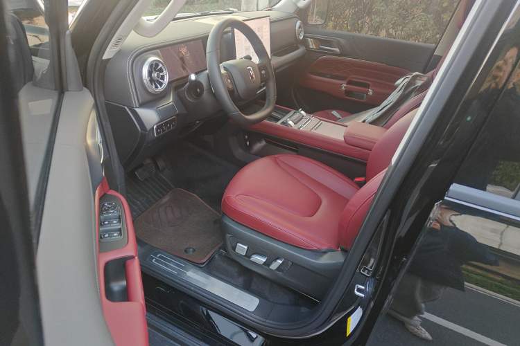 Used Tank 300 New Energy 2025 Hi4-T