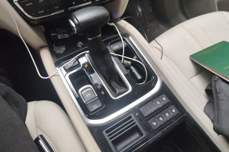 Used GAC Trumpchi GS8 2017 320T Two-Wheel Drive Luxury Smart Connectivity Version (7 Seats) Gear Lever