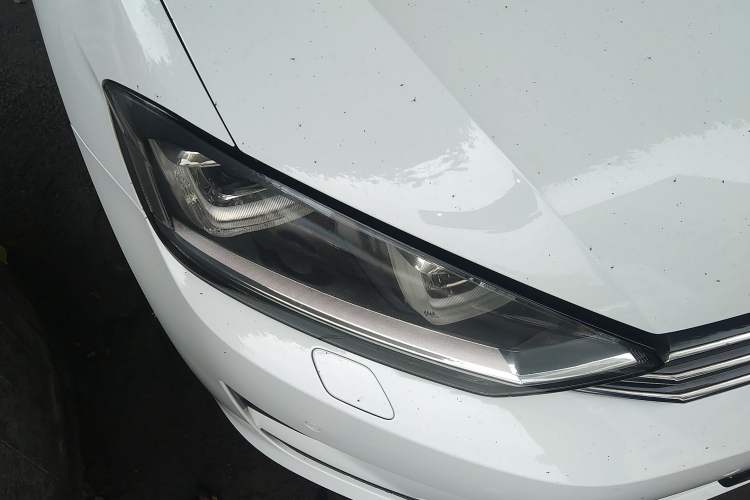 Used Volkswagen Golf 2015 1.4TSI Sportsvan Right Front Headlight