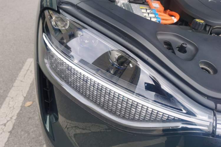 Used Hima AITO M9 2024 Range-Extended Ultra Version 42 kWh 6-Seater Model Right Front Headlight