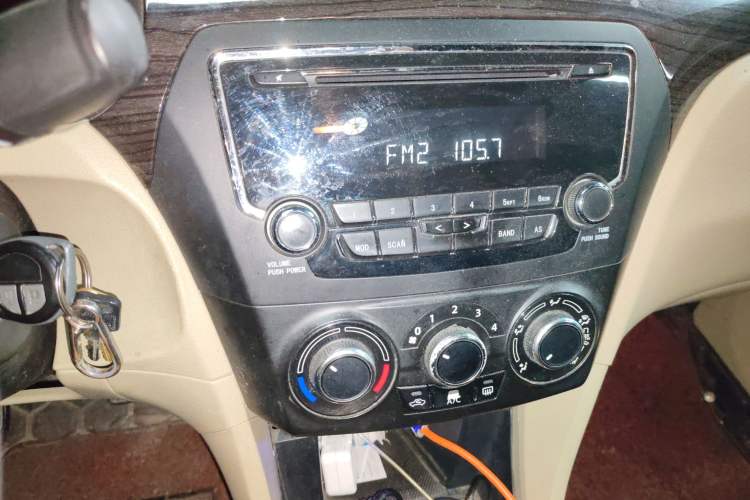 Used Suzuki Alivio 2015 1.6L Manual Comfort Model Audio And AC Panel