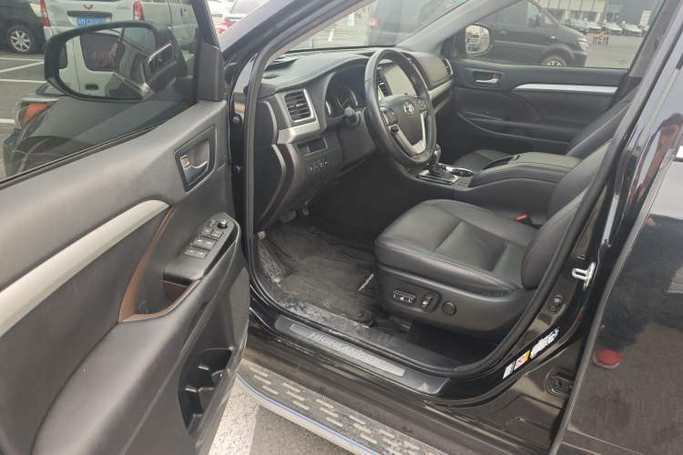 Used Toyota Highlander 2018 2.0T Four-Wheel Drive Prestige Version 7 Seats China V Emission Standard