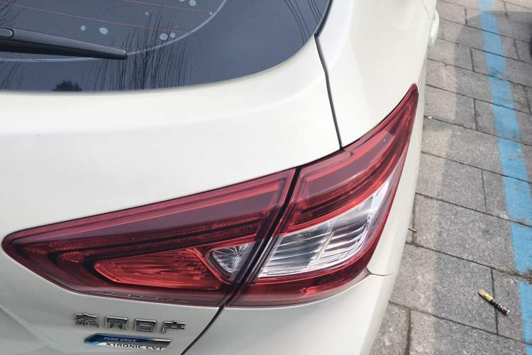 Used Nissan Tiida 2016 1.6L CVT Cool Dynamic Edition
