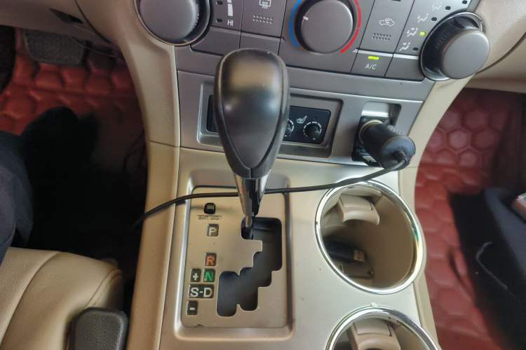 Used Toyota Highlander 2009 2.7L Two-Wheel Drive 5-Seater Sport Edition Gear Lever